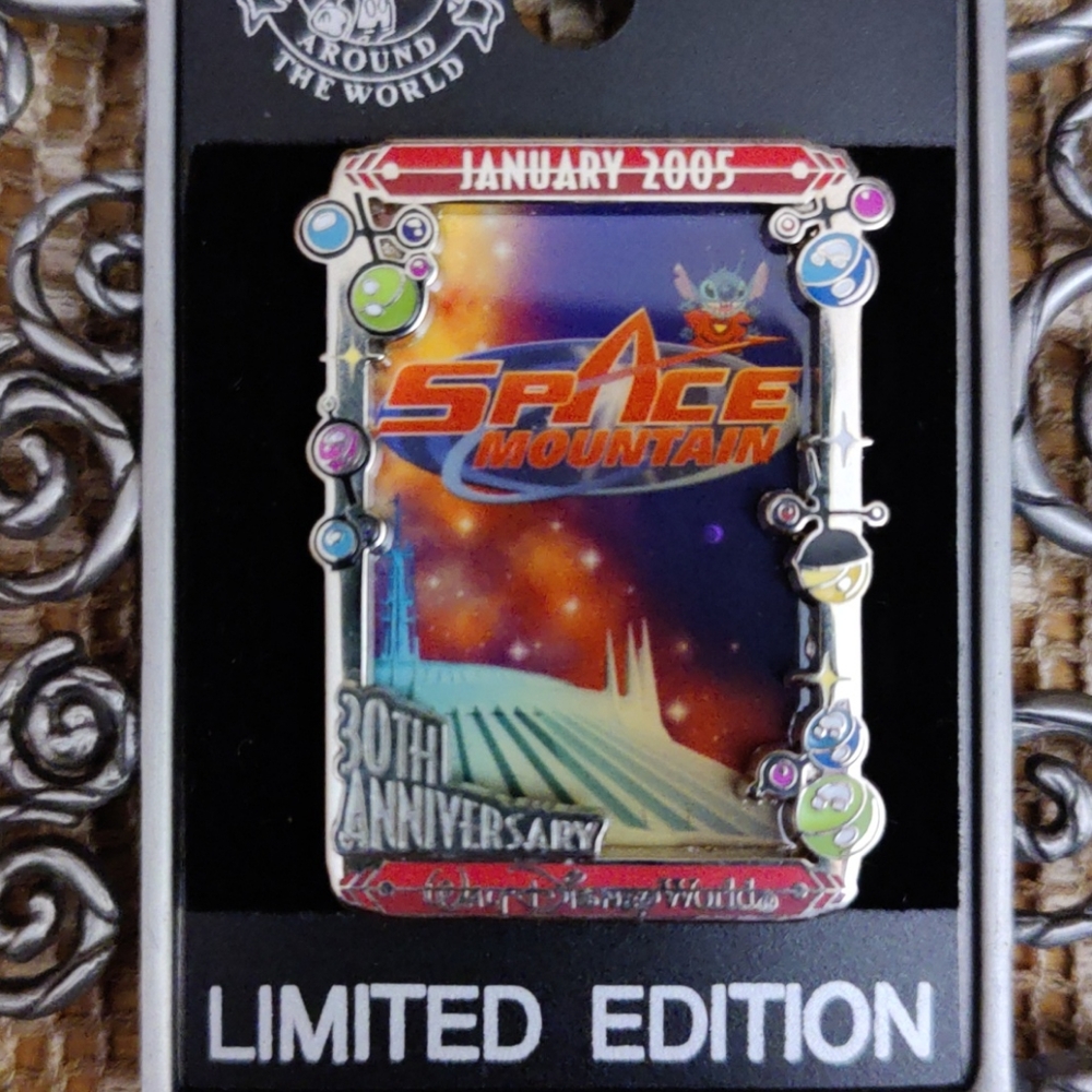 Disney Pin Space Mountain Stitch